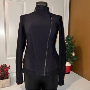 Lululemon Bust A Move Jacket Size 4 ❤️
